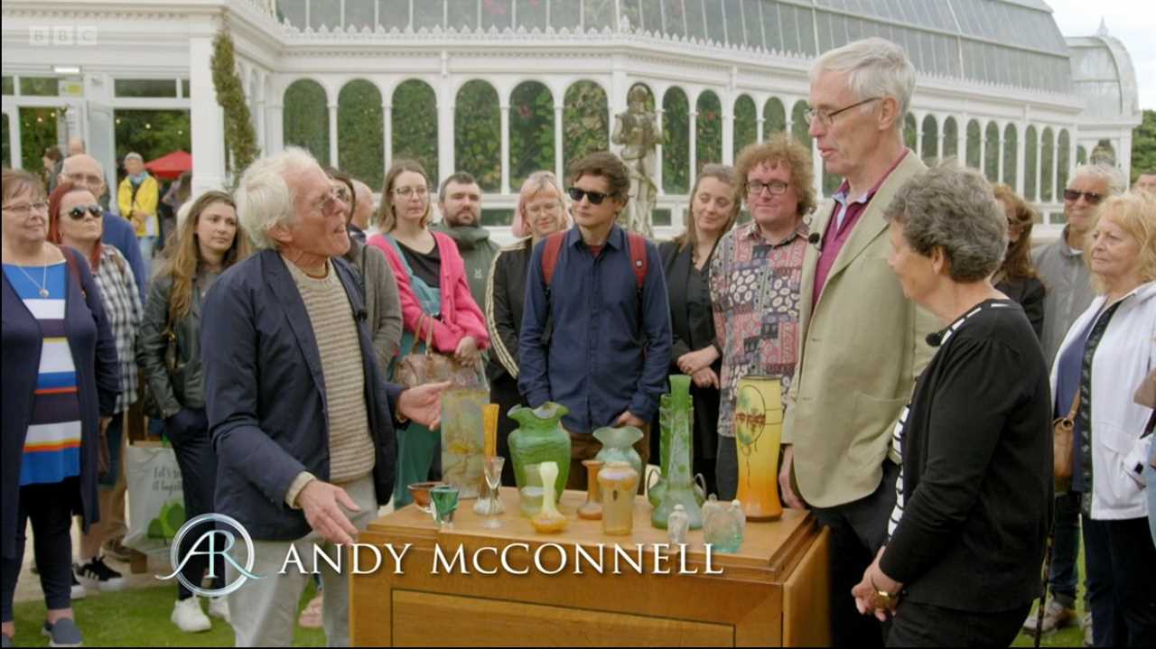 Antiques Roadshow guest
mortified as he learns pathetic value of glass collection