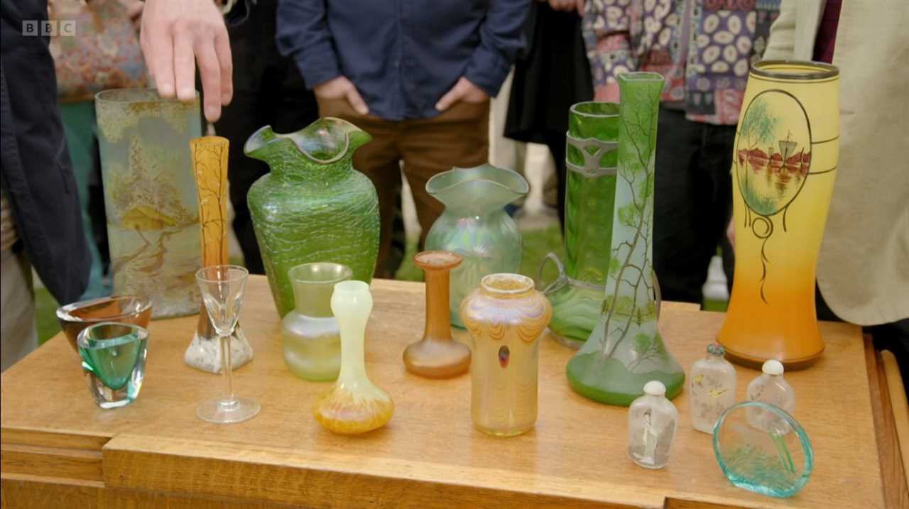 Antiques Roadshow guest
mortified as he learns pathetic value of glass collection