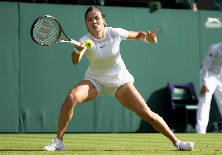 AELTC Wimbledon Tennis Championships 2022 Pic Richard Pelham. 29.06.2022 Day 3, Ladies SIngles 2nd Round Caroline Garcia (fra) v Emma Raducanu (gbr) Emma Raducanu (gbr)