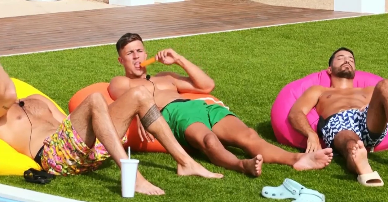 Love Island star Mitch disgusts viewers with his bizarre food habit