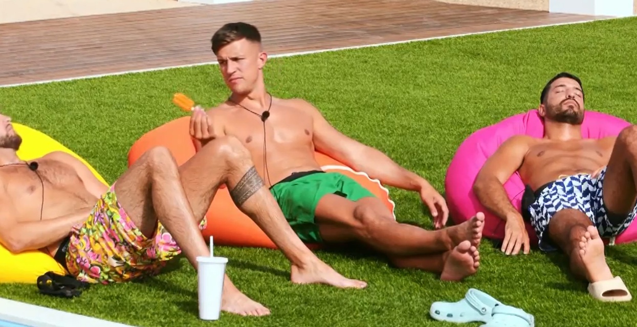 Love Island star Mitch disgusts viewers with his bizarre food habit