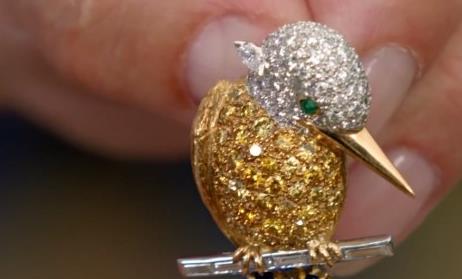 Antiques Roadshow guests clutches hand to mouth as she learns life-changing truth about golden brooch