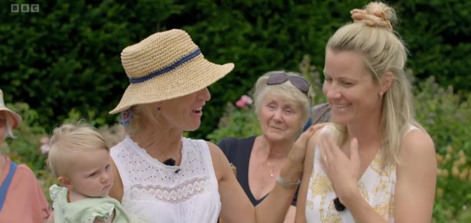 Antiques Roadshow guests clutches hand to mouth as she learns life-changing truth about golden brooch