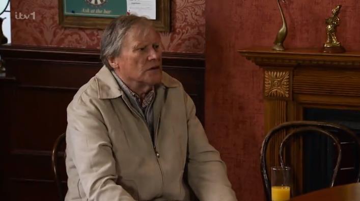 Coronation Street fans ‘work out’ shock love triangle for Roy Cropper after pub quiz scenes