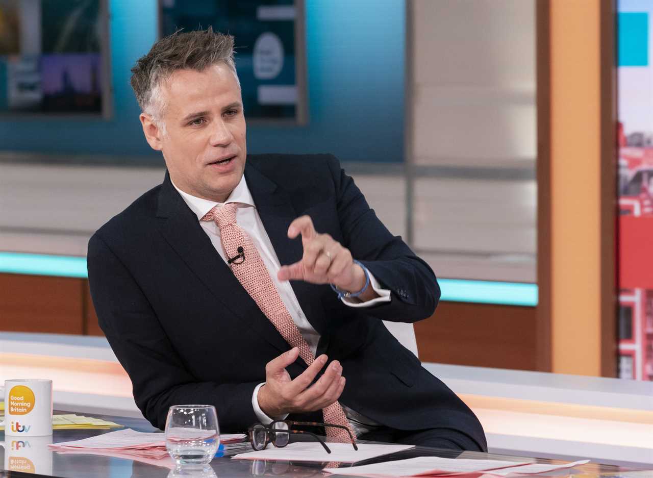 Richard Bacon reveals shocking hospital pic in tribute to the NHS as he thanks them for saving his life