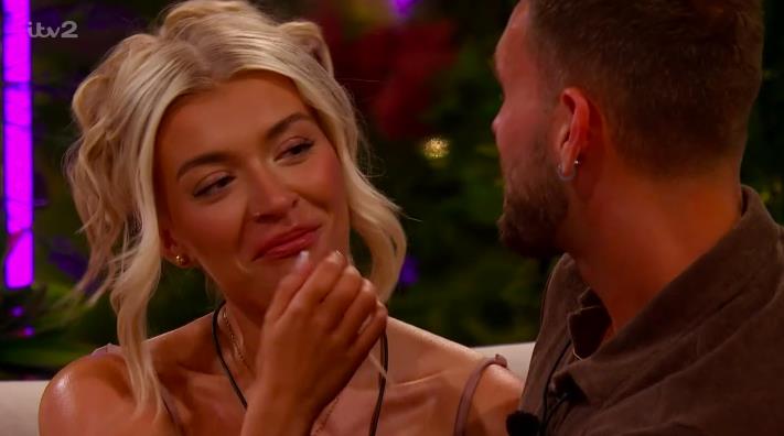 Love Island fans in hysterics and all say the same thing as Molly and Zach reunite with a passionate kiss