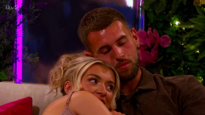 Love Island fans in hysterics and all say the same thing as Molly and Zach reunite with a passionate kiss