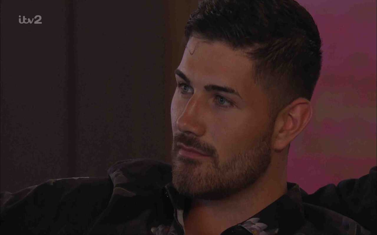 Love Island fans work out ‘real reason’ villa has turned on Scott