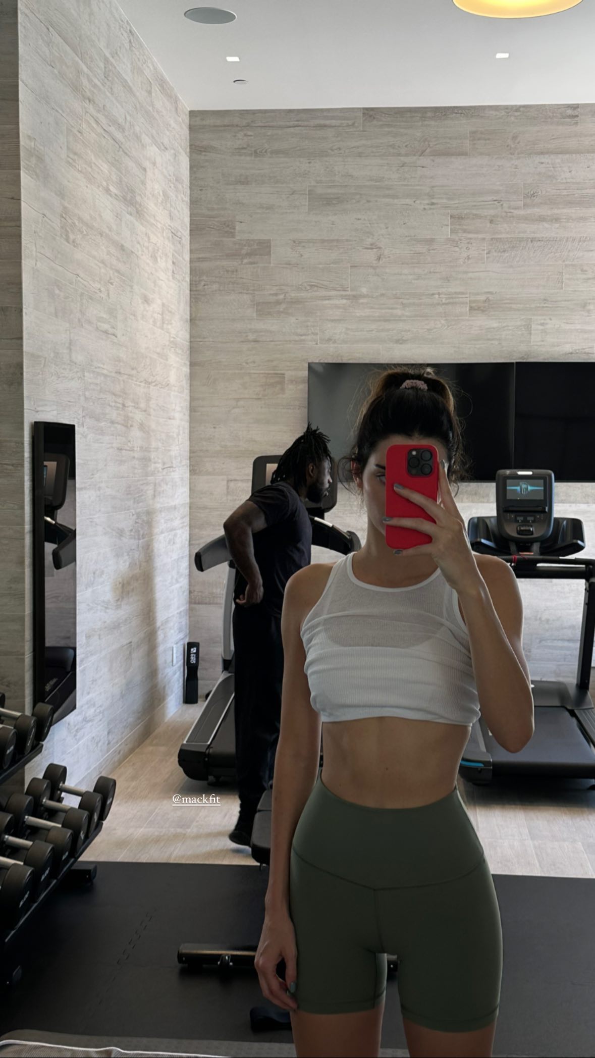 Kendall Jenner shows off chiseled abs in sports bra and spandex shorts in new mirror selfie during grueling workout