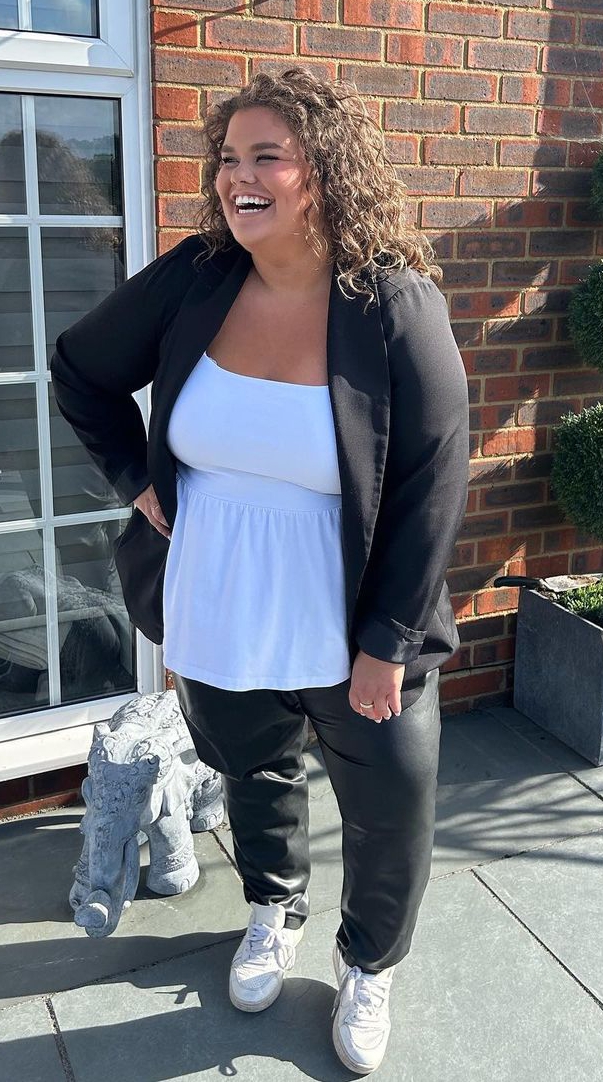 Gogglebox’s Amy Tapper shows off three stone weight loss in leather trousers and strapless top