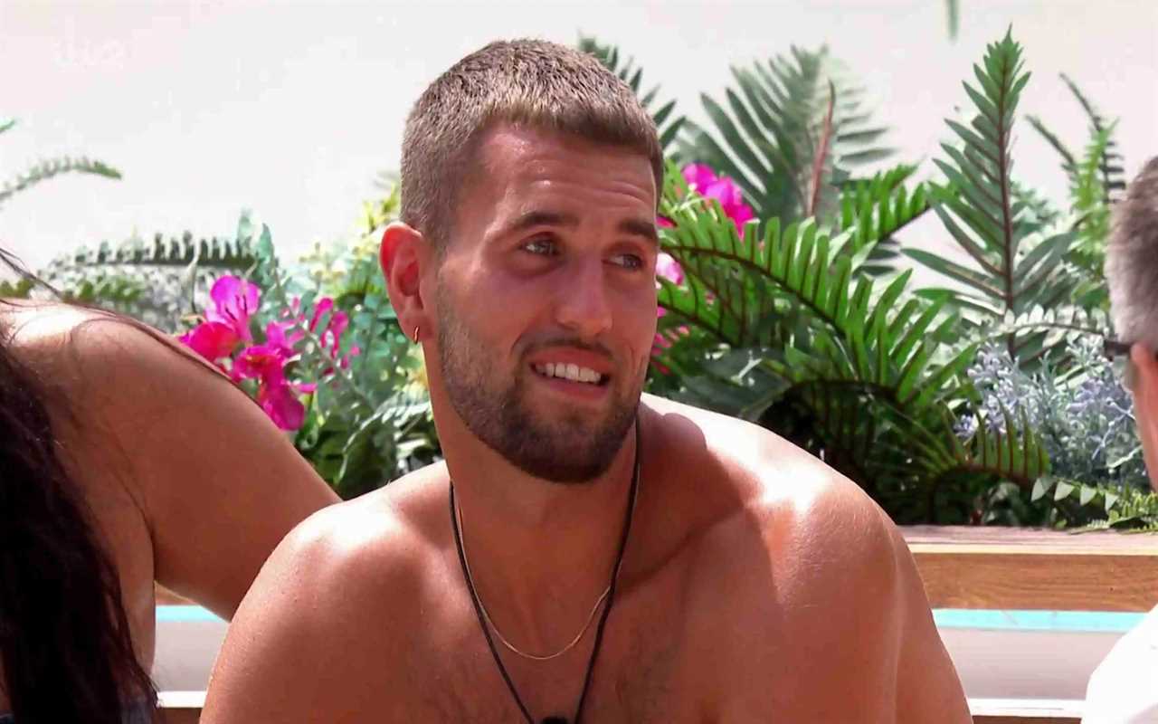 Love Island fans spot ‘clue’ Zach is ‘fake’ after his mum and sister enter the villa