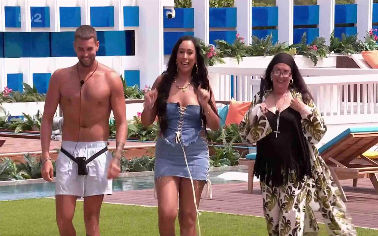 Love Island fans spot ‘clue’ Zach is ‘fake’ after his mum and sister enter the villa