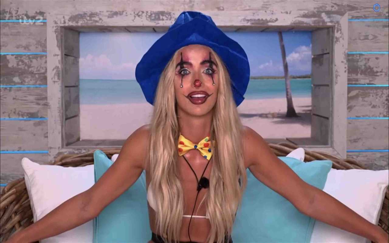 Love Island feud ‘exposed’ as fans spot islander ‘looks disgusted’ during talent show