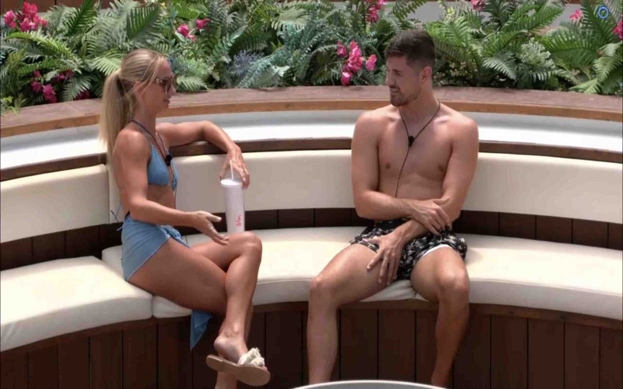 Love Island feud ‘exposed’ as fans spot islander ‘looks disgusted’ during talent show