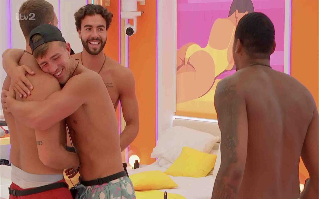 Love Island fans expose huge editing blunder after bizarre Mitch moment