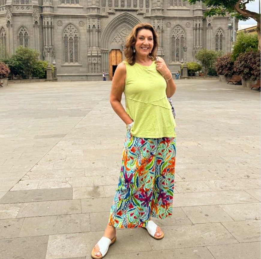 Jane McDonald leaves fans swooning with ‘tantalising’ pic from set of new travel show