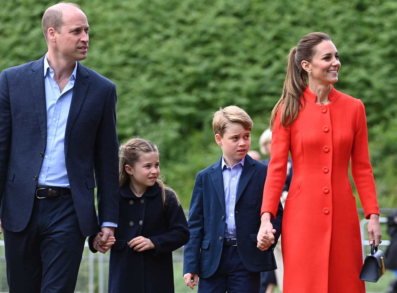 Kate Middleton has a ‘very heavy burden’ with Prince George’s future but comforts him with secret gesture, expert claims