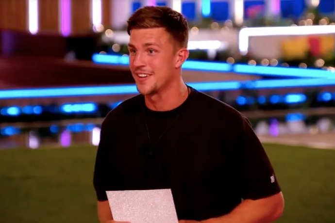 Mitch love Island swipe at Whitney