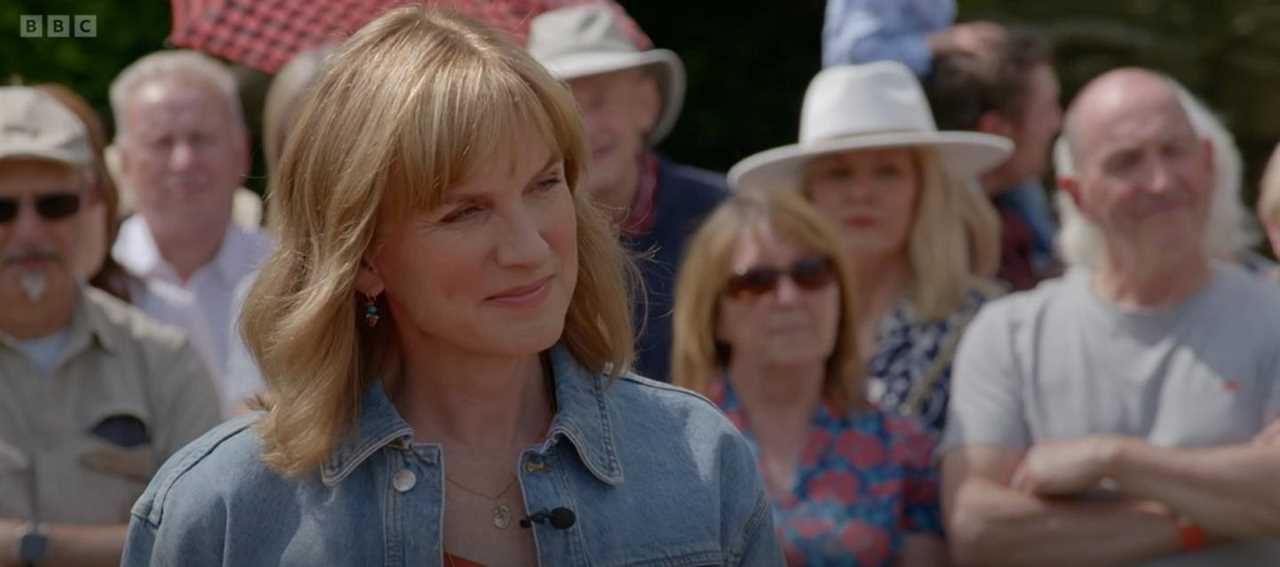 Antiques Roadshow viewers ‘switch off’ and slam Fiona Bruce – fuming ‘I couldn’t care less!’