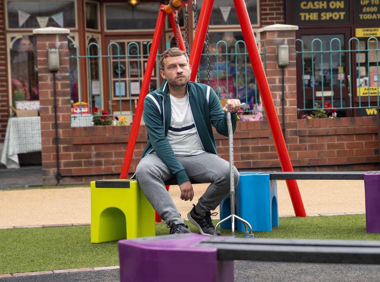 Paul Foreman spirals as health battle takes a heartbreaking turn in Coronation Street