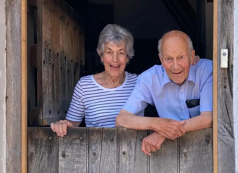 Kirstie Allsopp pays heartbreaking tribute to Phil Spencer’s parents after they are both tragically killed in farm crash