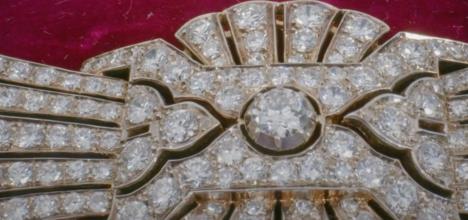 Antiques Roadshow guest left ‘tearful and breathless’ as she learns life-changing truth behind grandmother’s brooch