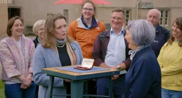 Antiques Roadshow guest left ‘tearful and breathless’ as she learns life-changing truth behind grandmother’s brooch