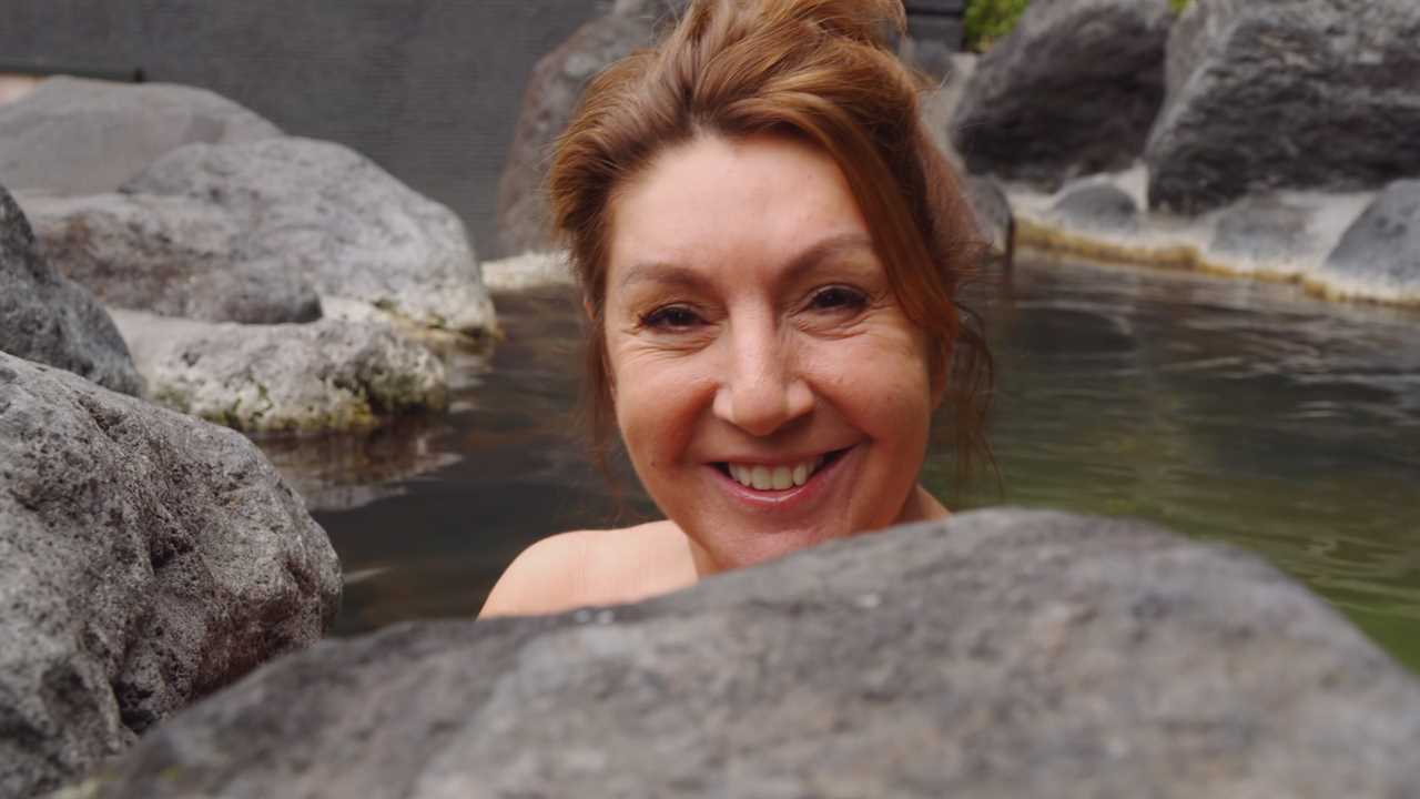 Jane McDonald strips naked in daring new travel series – insisting ‘I’ll never look this good again!