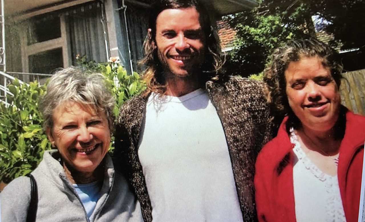 Neighbours star Guy Pearce’s mum dies after battle with Alzheimer’s as soap legend says ‘I will miss you enormously’