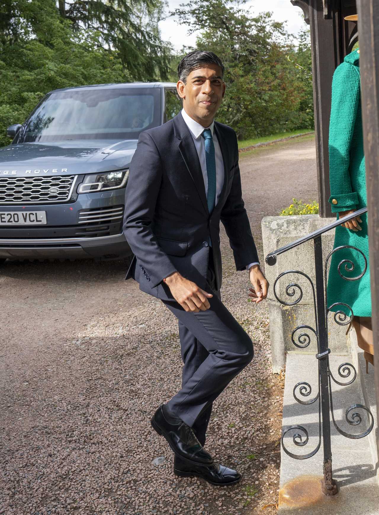 King Charles dons a kilt as he, Queen Camilla & Princess Anne are joined by PM Rishi Sunak for church at Balmoral