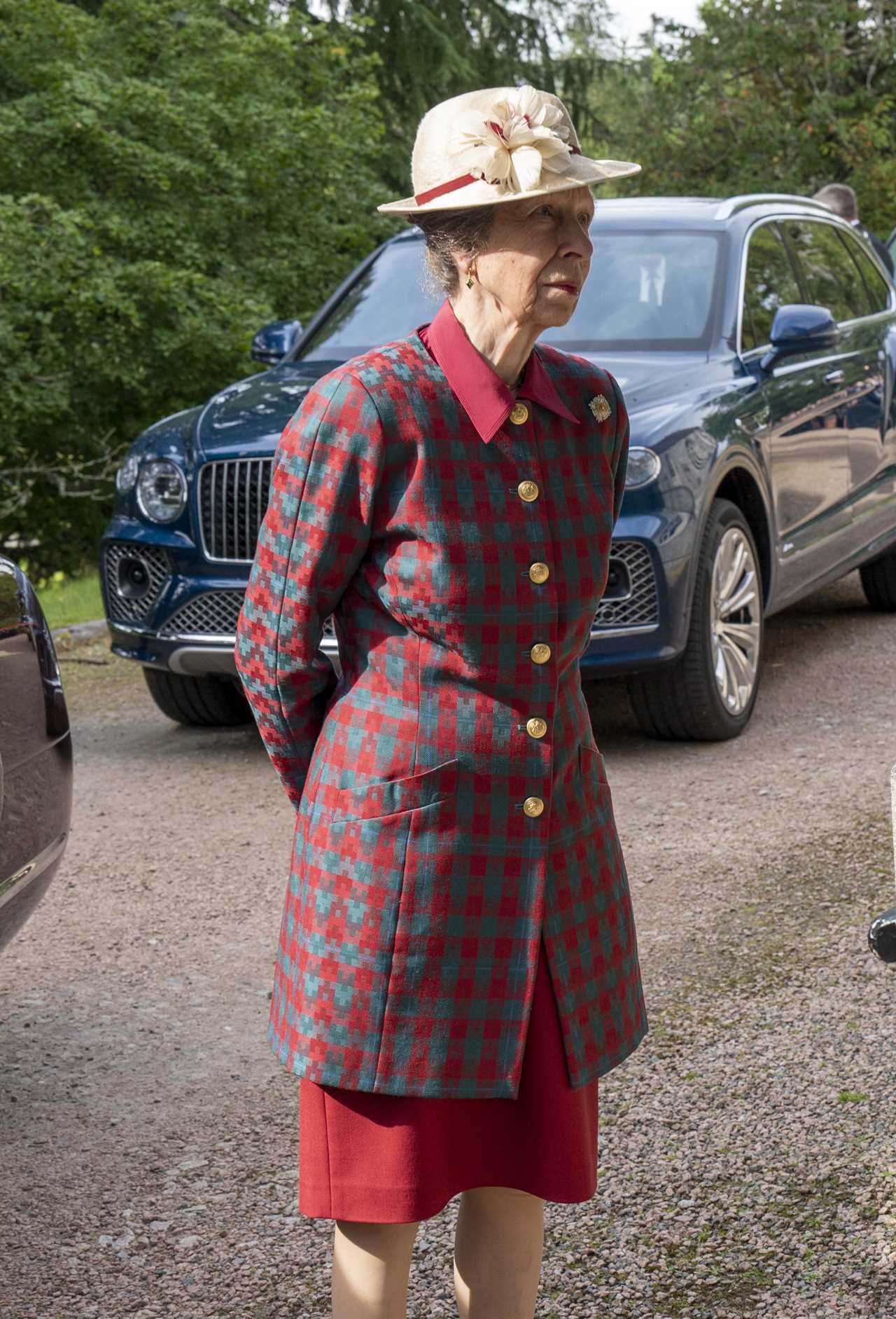 King Charles dons a kilt as he, Queen Camilla & Princess Anne are joined by PM Rishi Sunak for church at Balmoral