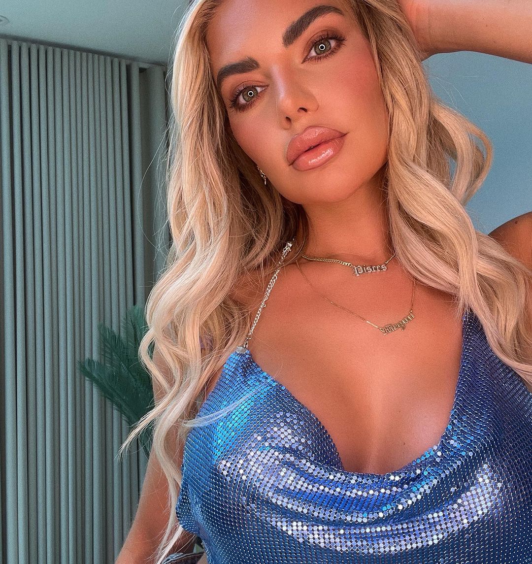 Megan Barton Hanson Bares Sideboob in Daring Outfit