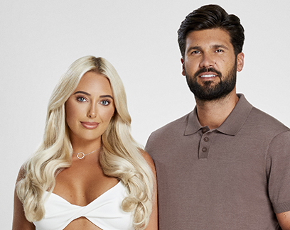 Towie’s Amber Turner shows Dan Edgar what he’s missing as she flashes her abs in sizzling snap