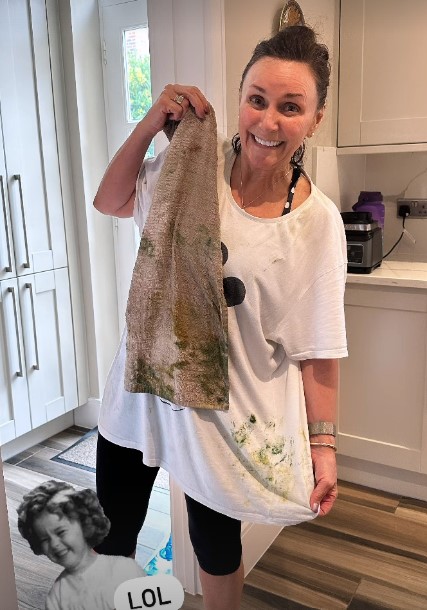 Shirley Ballas Scrubs Kitchen Floor in Leggings, Goes Make-Up Free After First Live Show on Strictly