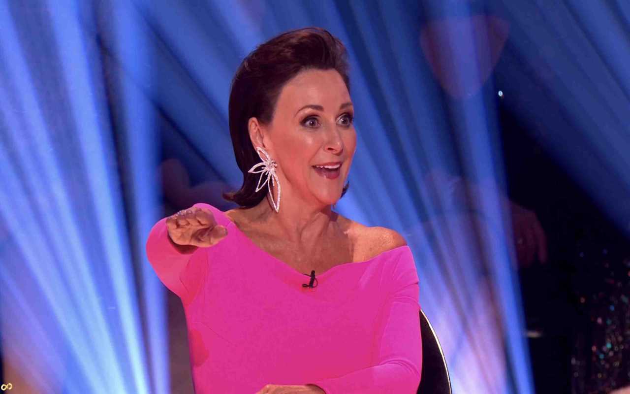 Shirley Ballas Scrubs Kitchen Floor in Leggings, Goes Make-Up Free After First Live Show on Strictly