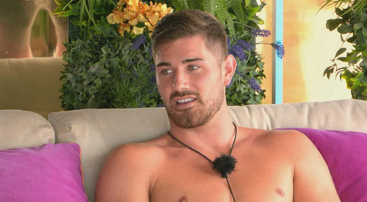 Love Island's Scott Van-Der-Sluis Reveals Intimate Requirement for Contestants