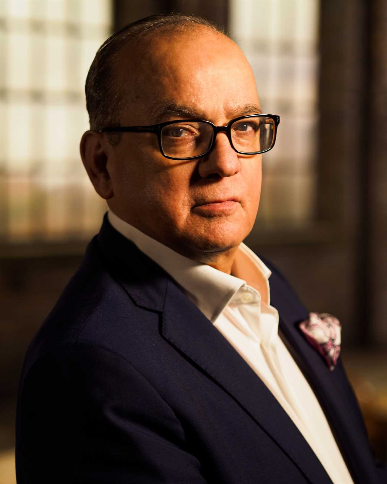 Dragons’ Den Star Touker Suleyman Sparks Controversy at Airport Over Delayed Flight