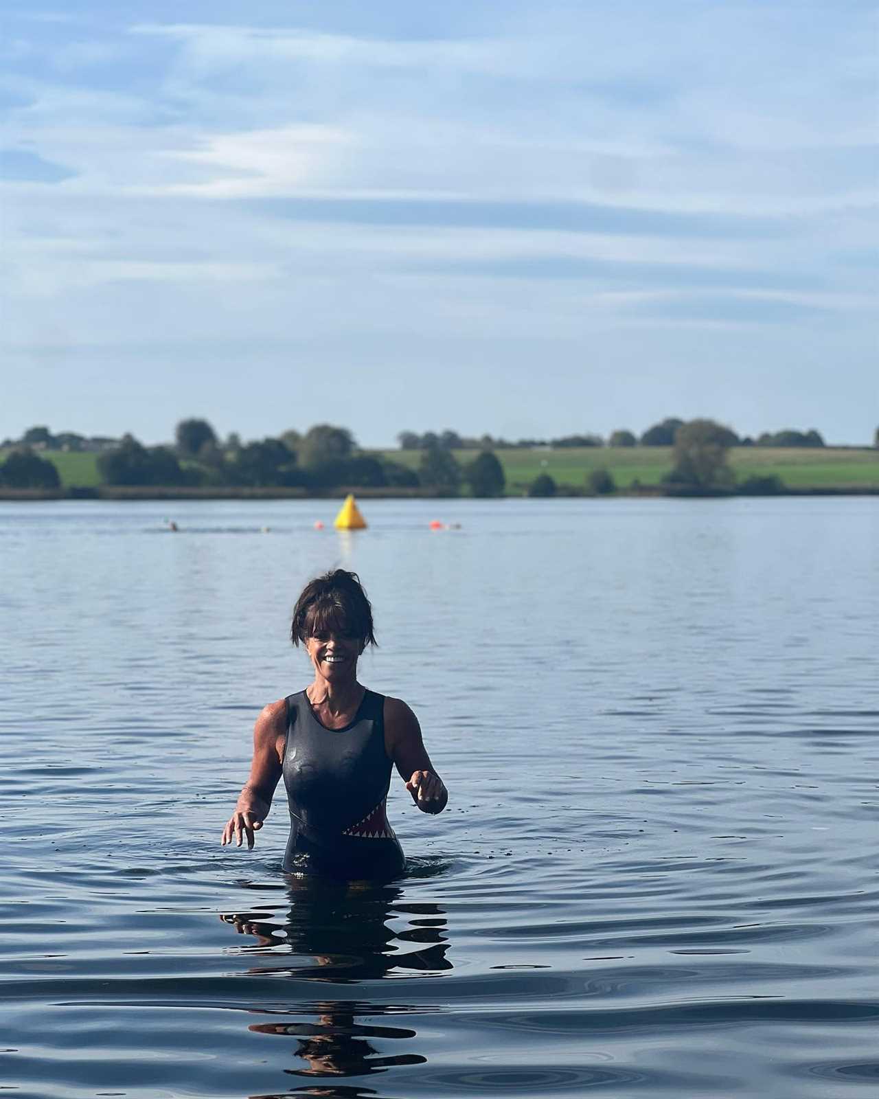 Jenny Powell, 55, Stuns in Swimsuit During Lake Dip