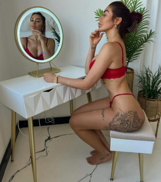 Chloe Ferry stuns in sexy lingerie as she flaunts her incredible figure