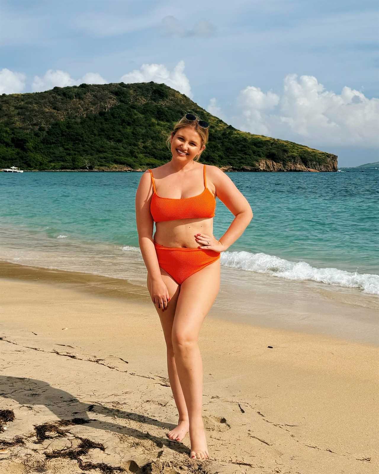Love Island's Amy Hart praised for embracing her 'real' body and using her baby as a prop