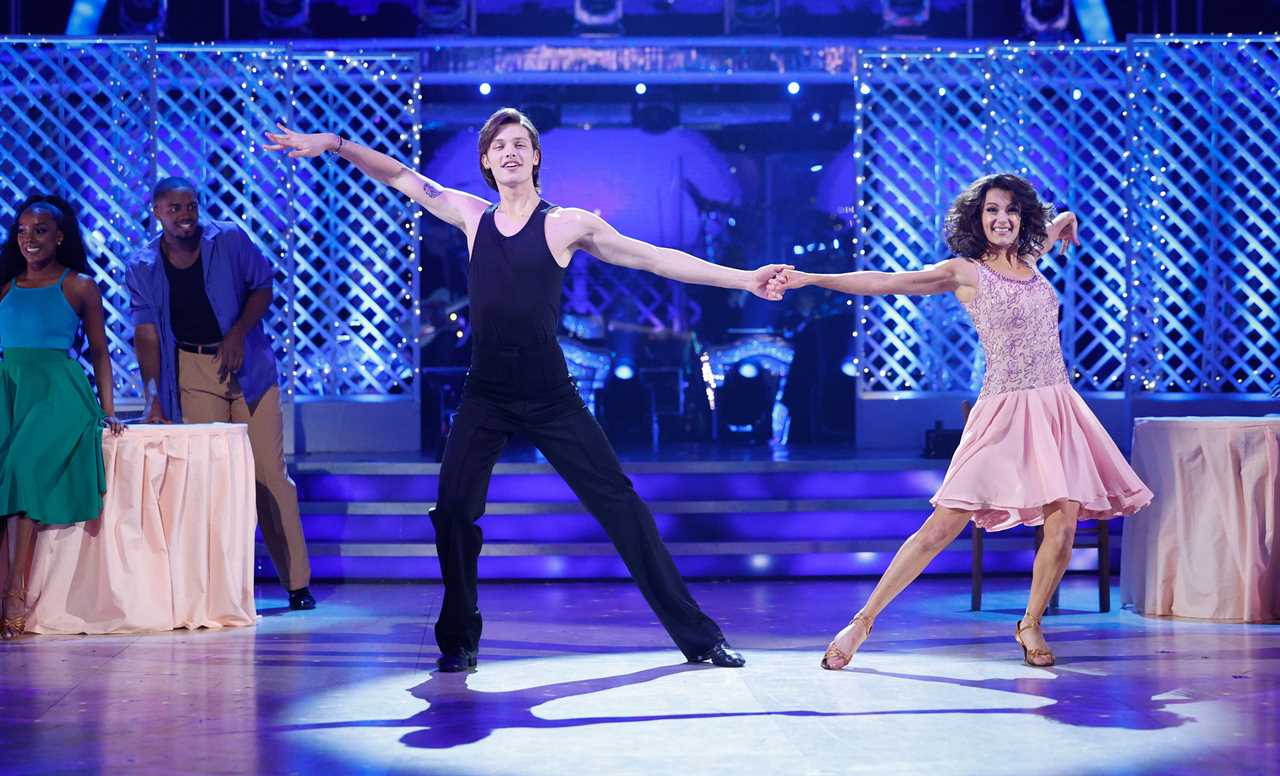 Strictly's Dianne Buswell 'gutted' after Dirty Dancing lift mishap with Bobby Brazier