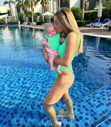 Love Island Star Laura Anderson Shows off Post-Baby Physique in Stunning Swimsuit Snap