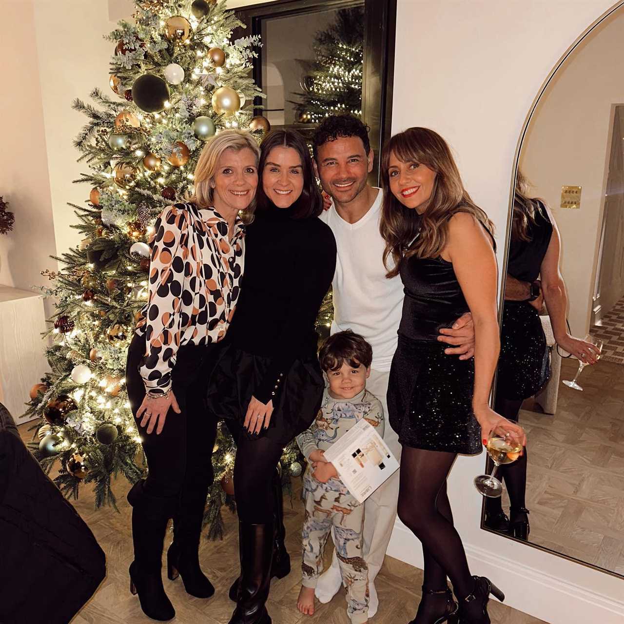 Ryan Thomas reunites with former Coronation Street co-stars amid family feud