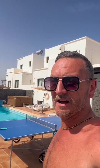 Coronation Street's Will Mellor holiday-shamed by fans during luxury break
