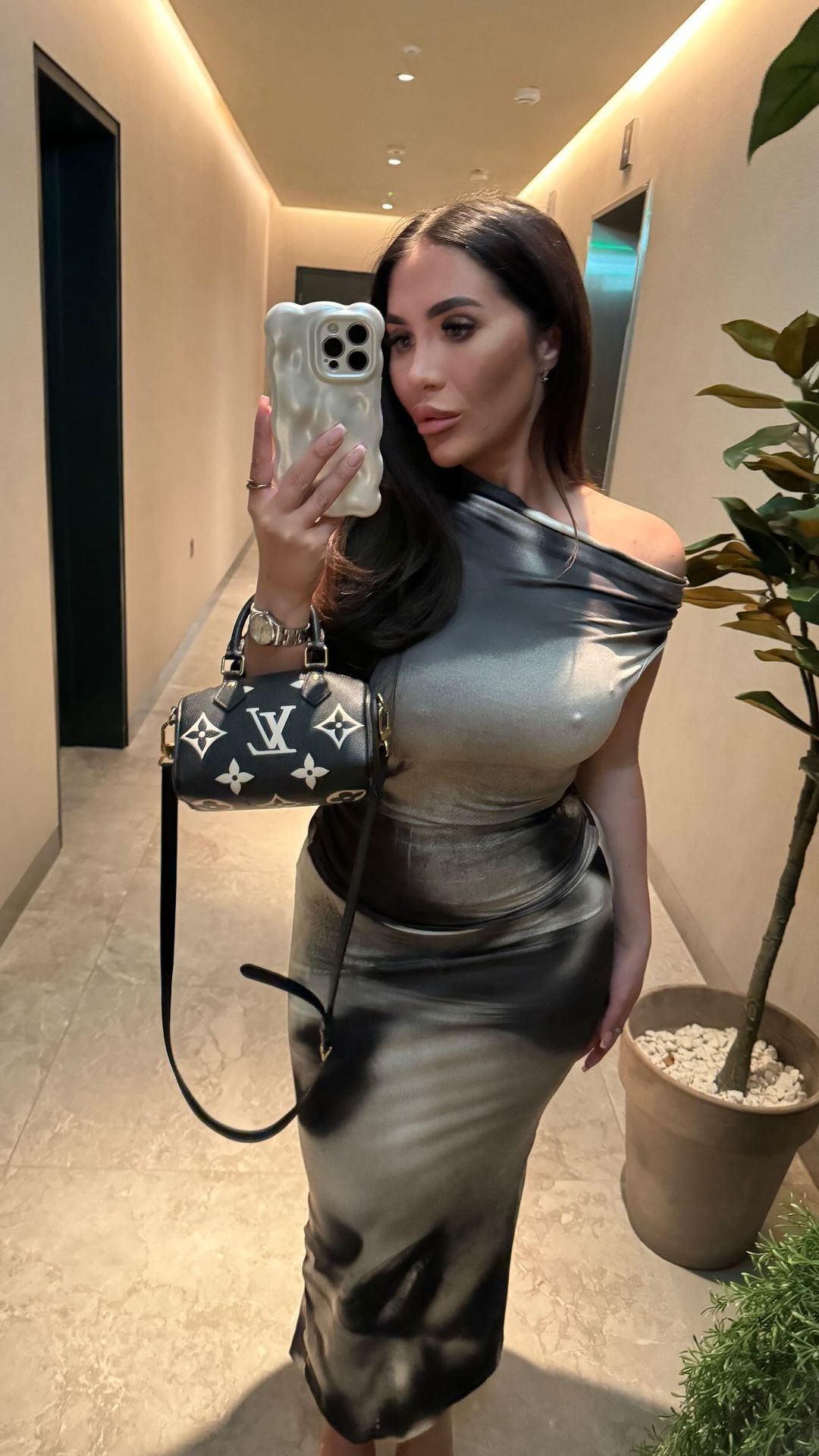 Chloe Brockett Stuns in Grey Bodycon Dress as She Starts New Chapter