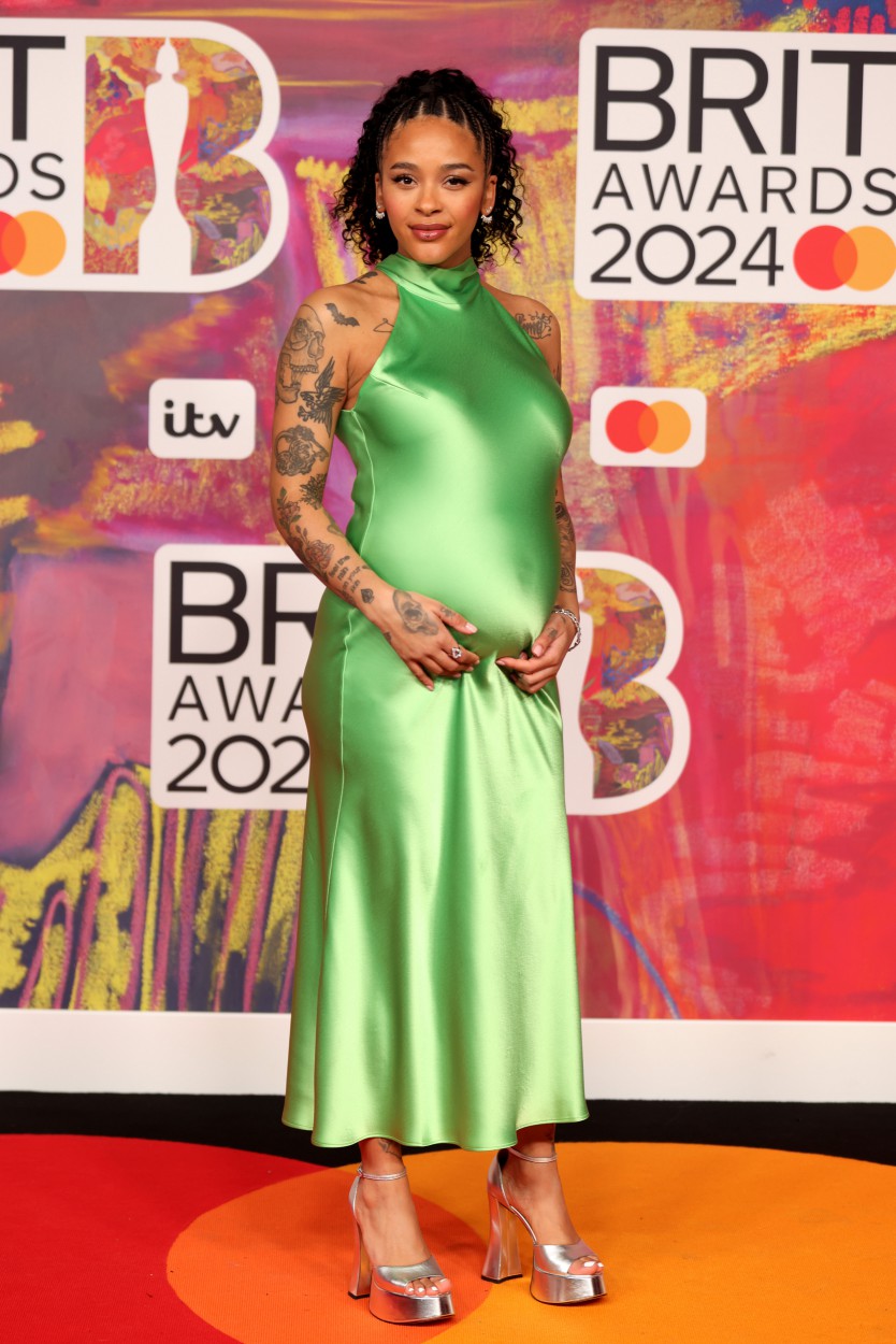 Brit Awards 2024 Host Stuns Audience by Announcing Pregnancy Live on Red Carpet