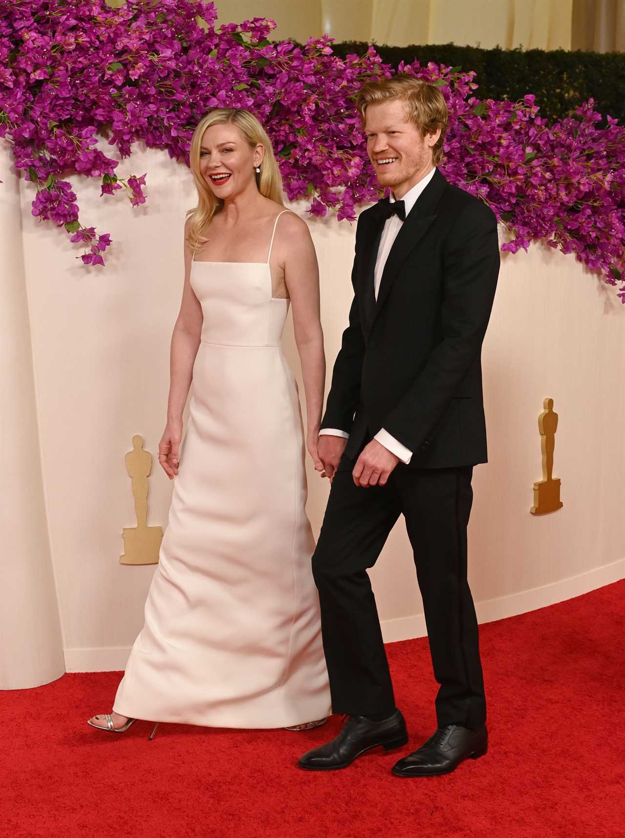 Kirsten Dunst’s husband Jesse Plemons saves the day at the Oscars