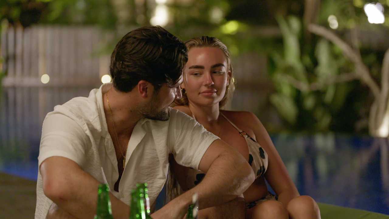 Towie fans accuse cast of 'gaslighting' Dan Edgar over Ella romance