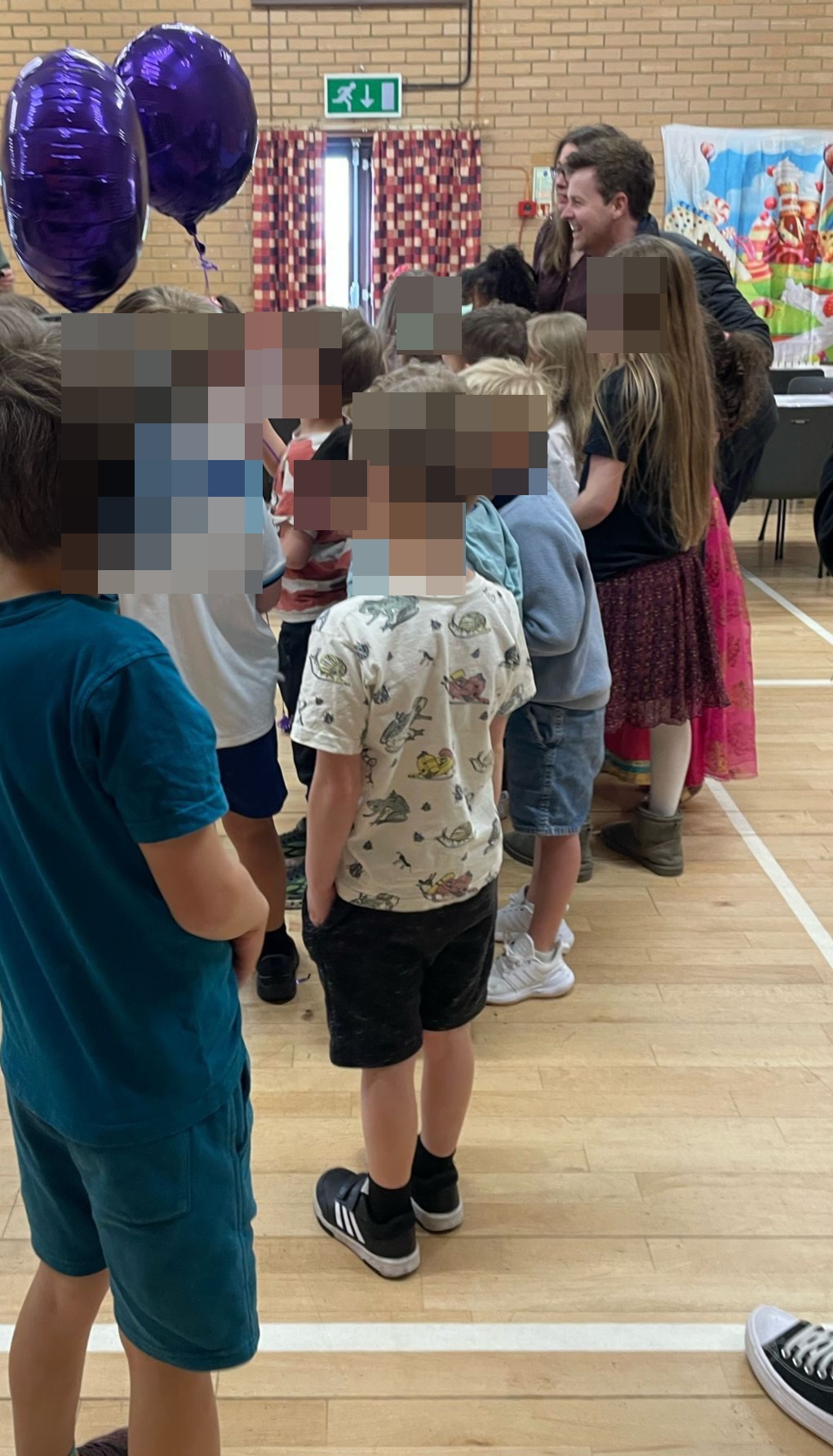 TV Star Dec Spotted at 6-Year-Old's Party - Kids Clueless About His Fame