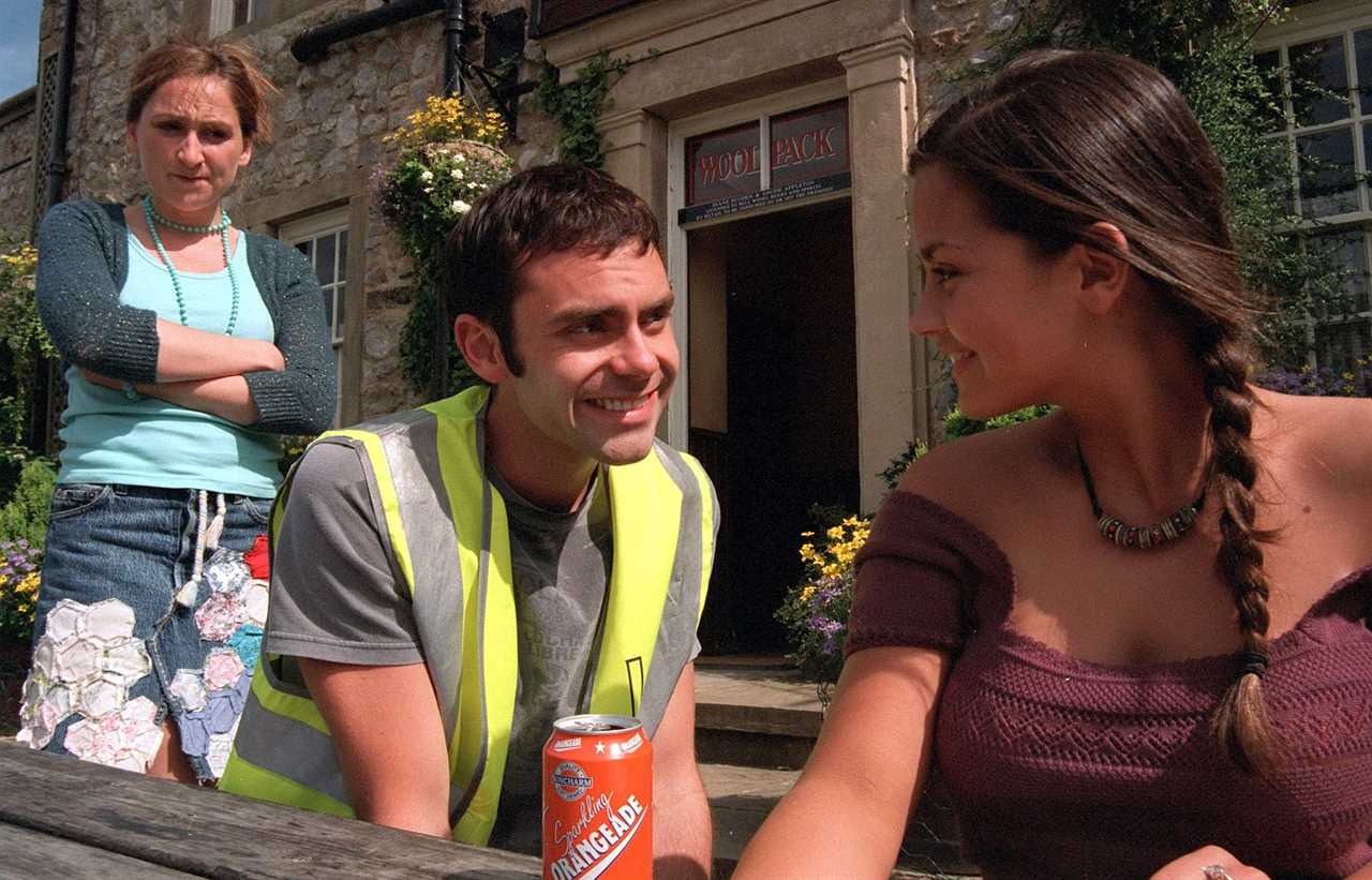 Emmerdale Fans Shocked by Coronation Street Star's Timeless Appearance in Classic Episode